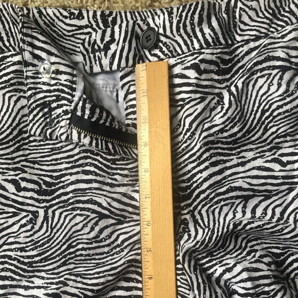 Madison zebra pattern linen blend shorts size 14. - Picture 5 of 5